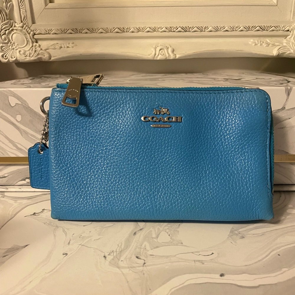 COACH Blue Pebbled Leather Clutch, Authentic *as is condition*
